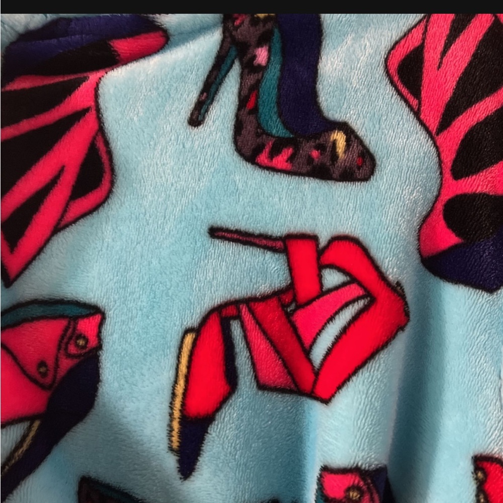 Steve Madden Short Robe - Picture 2 of 4